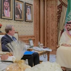 وزير السياحة يدعو زوَّار السعودية للاستمتاع بأجوائها الخيالية.. “لا تروح بعيد”