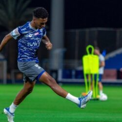 الإمارات تدعو إلى التهدئة في فرنسا