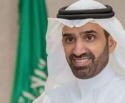 المصلون يؤدون صلاة أول جمعة في العام الهجري الجديد بالمسجد النبوي