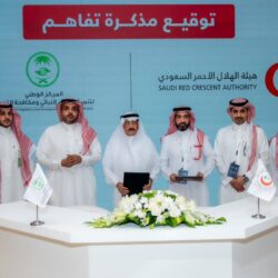 سمو وزير الدفاع يلتقي وفد صنعاء