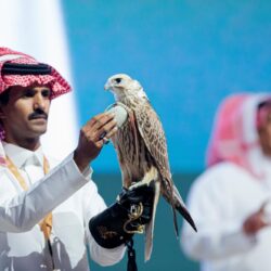 “كتاب الرياض” يشهد في يومه ما قبل الأخير توافداً لافتاً من محبي القراءة والأدب