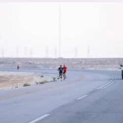 أب وأبناؤه يبيعون ثاني أغلى صقر في “مزاد نادي الصقور”