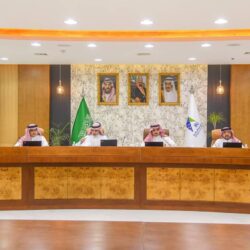 نائب أمير مكة يستقبل عدد من العلماء والمشائخ وأئمة وخطباء ومؤذني المسجد الحرام