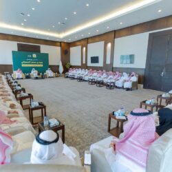 وزير الداخلية يلتقي بأهالي حفر الباطن ويتابع المشروعات الخدمية