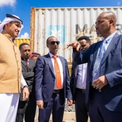 اللجنة الوزارية المكلفة من القمة العربية الإسلامية المشتركة تعقد اجتماعاً رسمياً مع وزير خارجية روسيا الاتحادية