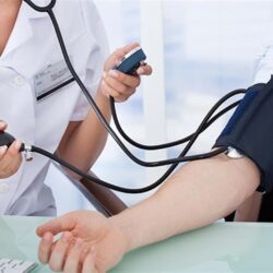 استشاري مخ وأعصاب يوضح حقيقة تسبب السير على السيراميك للإصابة بالجلطات