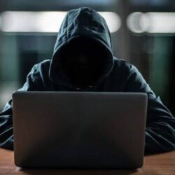 أخصائي ينصح بتجنب تخزين علب المواد المعدنية في الثلاجة