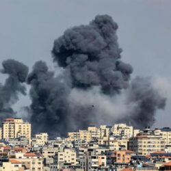 وفد من تعليم القنفذة في زيارة لمجمع النهضة التعليمي