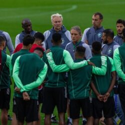 مركز الملك سلمان للإغاثة يواصل توزيع السلال غذائية للنازحين في مدينة خان يونس جنوب قطاع غزة