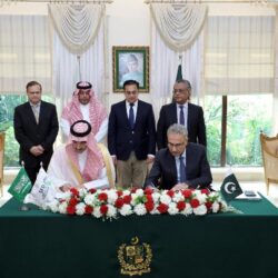 حرس الحدود بجازان يقبض على (8) مخالفين لنظام أمن الحدود لتهريبهم (320) كيلوجرامًا من نبات القات المخدر