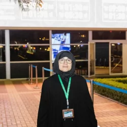 أمير منطقة الرياض يؤدي صلاة الميت على صاحبة السمو الملكي الأميرة الفهده بنت عبدالله بن عبدالعزيز آل سعود -رحمها الله-