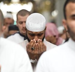 خادم الحرمين الشريفين : نحمد الله سبحانه أن بلّغنا شهر رمضان المبارك شهر الخير والبركات