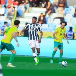 الاتفاق يتغلب على “ضمك” بثنائية في الدوري