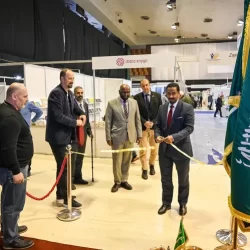 “أحمد” يُنير منزل محمد حرب