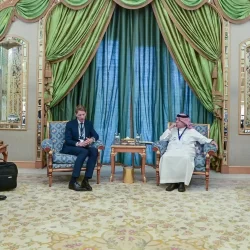 سمو ولي العهد يلتقي سمو أمير دولة الكويت