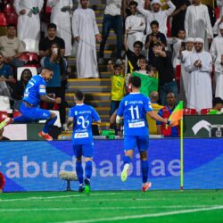 بالفيديو.. مشجع يجلد “حمدالله” بالسوط بعد الخسارة أمام الهلال برباعية