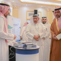 ولي العهد يستعرض مع ماكرون العلاقات الثنائية بين البلدين وسبل تطوير التعاون القائم في عدد من المجالات