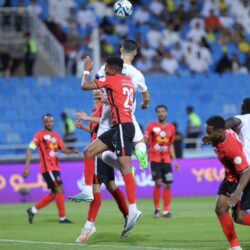 الهلال يقسو على الطائي بثلاثية في الجولة 33 من الدوري السعودي للمحترفين