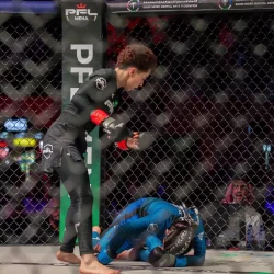 الأهلي يستعيد نغمة إنتصاراته ويفوز على الشباب بثنائية