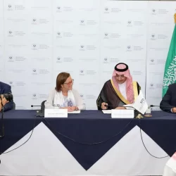 لأول مرة في موسم الحج.. وزير النقل والخدمات اللوجستية يدشن مبادرة الإسفلت المطاطي المرن في ممرات المشاة بالمشاعر المقدسة