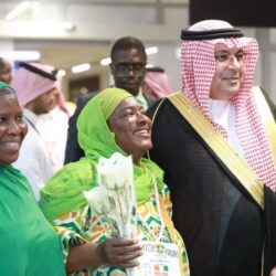 شاشات رقمية داخل الحافلات تبثّ رسائل تثقيفية لتعزيز صحة الحاج في المدينة المنورة