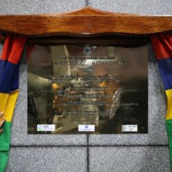 مركز الملك سلمان للإغاثة يوزع 6.000 كرتون تمر في الحديدة