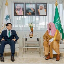 مركز الملك سلمان للإغاثة يوزع 6.000 كرتون تمر في الحديدة