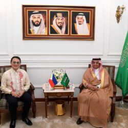 ملك البحرين يستقبل سمو الأمير تركي بن محمد بن فهد