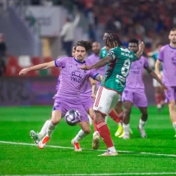 الأهلي يحسم مواجهة الشباب بثلاثية مثيرة في دوري روشن