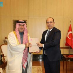 مساعد وزير الخارجية للشؤون التنفيذية يشكر القيادة بمناسبة تمديد خدمته