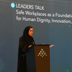 أمانة الطائف تزرع شتلات الزهور الحولية في 300 موقع تعزيزًا للأثر الجمالي