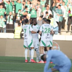 إمام وخطيب المسجد النبوي يلقي خطبة الجمعة ويؤم المصلين في تنزانيا