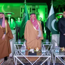 دوريات الإدارة العامة للمجاهدين بمحافظة جدة تقبض على شخصين لترويجهما مادة الحشيش المخدر وأقراصًا خاضعة لتنظيم التداول الطبي