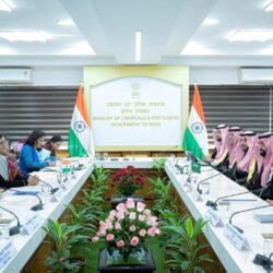 دوريات الإدارة العامة للمجاهدين بمحافظة جدة تقبض على مقيم لترويجه مادتي الحشيش و(الشبو) المخدرتين