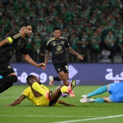 التعادل الإيجابي يحسم قمة النصر والشباب في دوري روشن