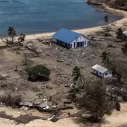 رئيس الوزراء اللبناني يُغادر جدة