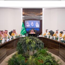 محافظ الطائف يناقش تقرير لجنة الأسواق الشعبية