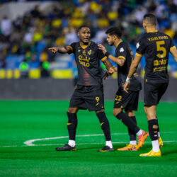 النصر يعبر الخلود بثلاثية ويشعل الصراع على لقب الدوري
