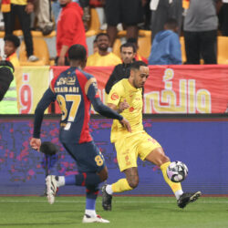 الوحدة يحسم مواجهة الخليج بثنائية ثمينة في دوري روشن