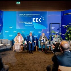 إحباط محاولة تهريب أكثر من 17 كجم من مادة “الميثامفيتامين المخدر” (الشبو) بمنفذ الربع الخالي