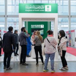 نائب أمير منطقة مكة المكرمة يدشّن معرض “في محبة خالد الفيصل”