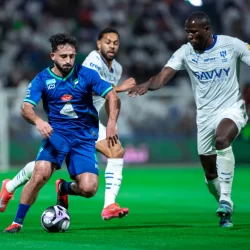 الخليج يتغلب على العروبة بثنائية في دوري روشن