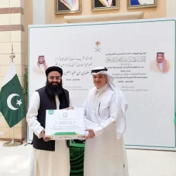 حرس الحدود بمنطقة عسير ينقذ مواطنًا تعطلت واسطته البحرية في عرض البحر