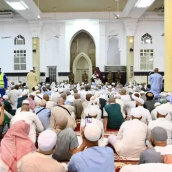 “الكشافة” يواصلون إرشاد الحجاج التائهين في مشعر منى