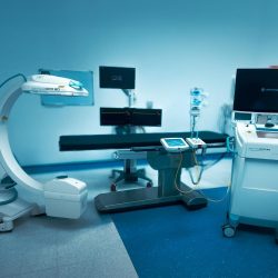 تدخل جراحي سريع يعالج كسر حول مفصل صناعي ويتيح لحاجة تركية استكمال مناسك الحج بعد 24 ساعة من العملية