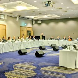 القنصلية السعودية في لوس أنجليس تُهيب بالمواطنين الالتزام بحظر التجول