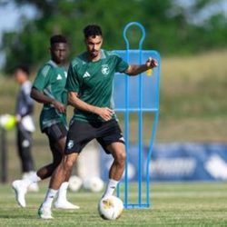 ارتفاع أسعار الذهب بعد تعزيز الأوضاع في الشرق الأوسط للطلب على أصول الملاذ الآمن