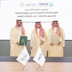 حرس الحدود ينفذ مبادرة تطوعية لتنظيف شاطئ العيقة وقاع البحر في منطقة المدينة المنورة