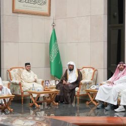 حرس الحدود بمنطقة مكة المكرمة ينقذ مواطنًا تعطلت واسطته البحرية في عرض البحر