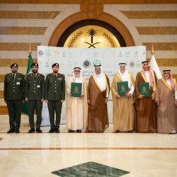 مركز الملك سلمان للإغاثة يوزّع (242) سلة غذائية للنازحين من محافظة السويداء إلى درعا